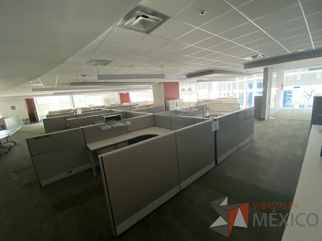 Lote 080 - Estación de trabajo para 10 personas y 12 archiveros de 3 cajones - Imagen 19