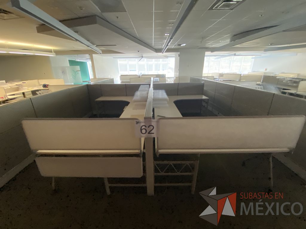 Lote 062 - Estación de trabajo para 8 personas y 8 archiveros de 3 cajones - Imagen 19