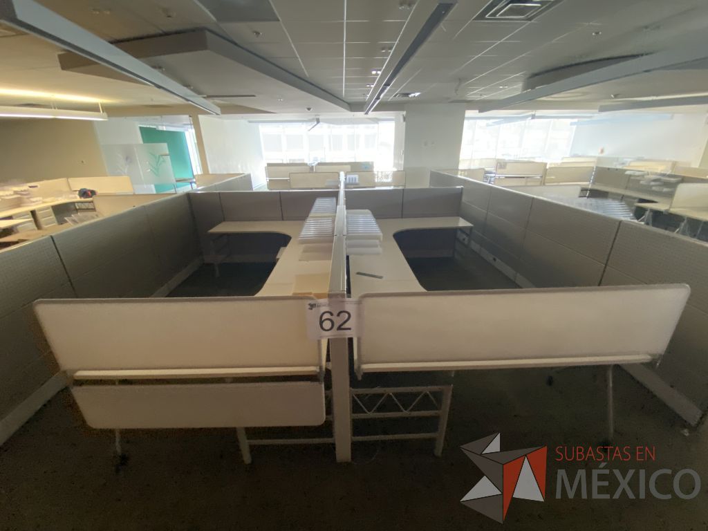 Lote 062 - Estación de trabajo para 8 personas y 8 archiveros de 3 cajones - Imagen 18