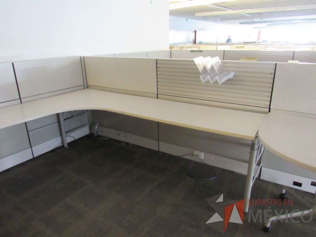 Lote 066 - Estación de trabajo para 2 personas y Credenzas con 2 cajones y 1 entrepaño - Imagen 5