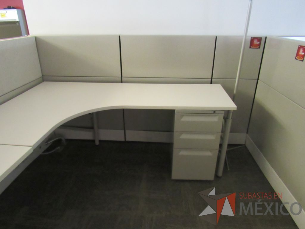 Lote 066 - Estación de trabajo para 2 personas y Credenzas con 2 cajones y 1 entrepaño - Imagen 11