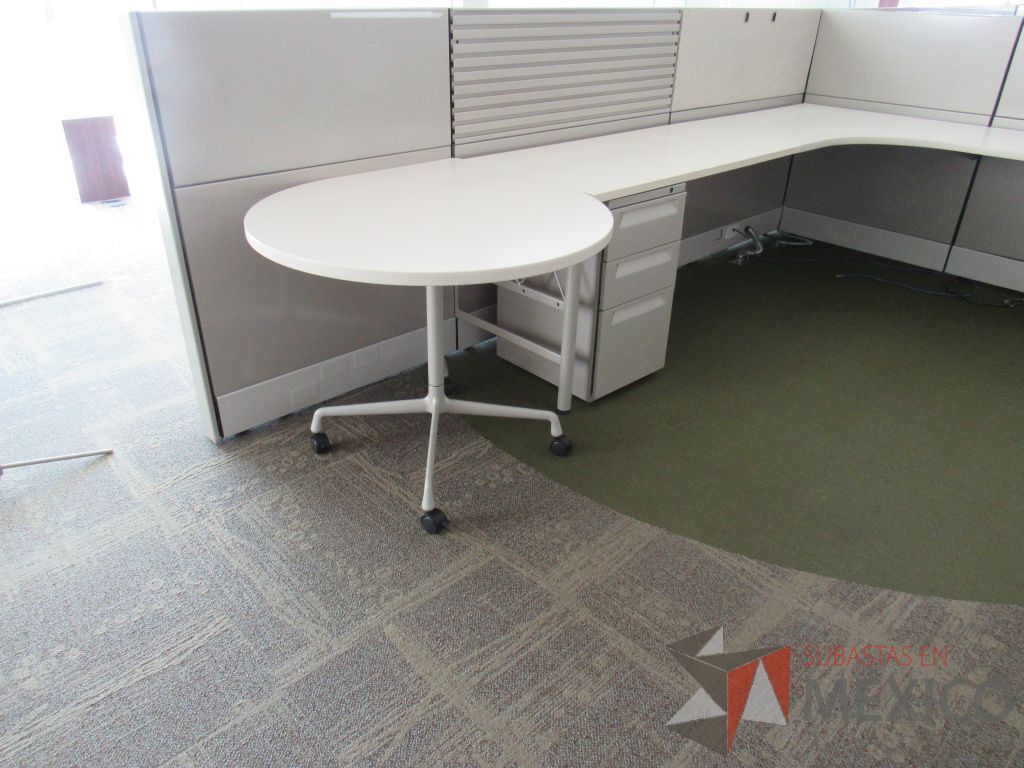 Lote 082 - Estación de trabajo para 2 personas,2 archiveros verticales de 3 cajones y credenza - Imagen 8