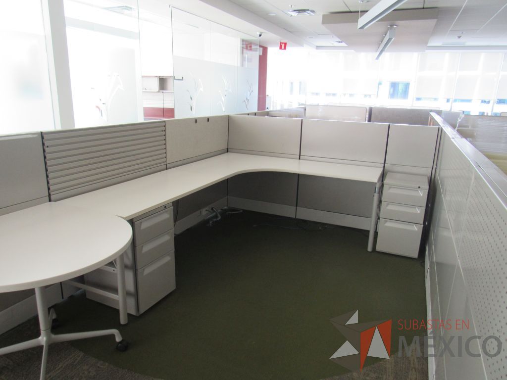 Lote 082 - Estación de trabajo para 2 personas,2 archiveros verticales de 3 cajones y credenza - Imagen 10