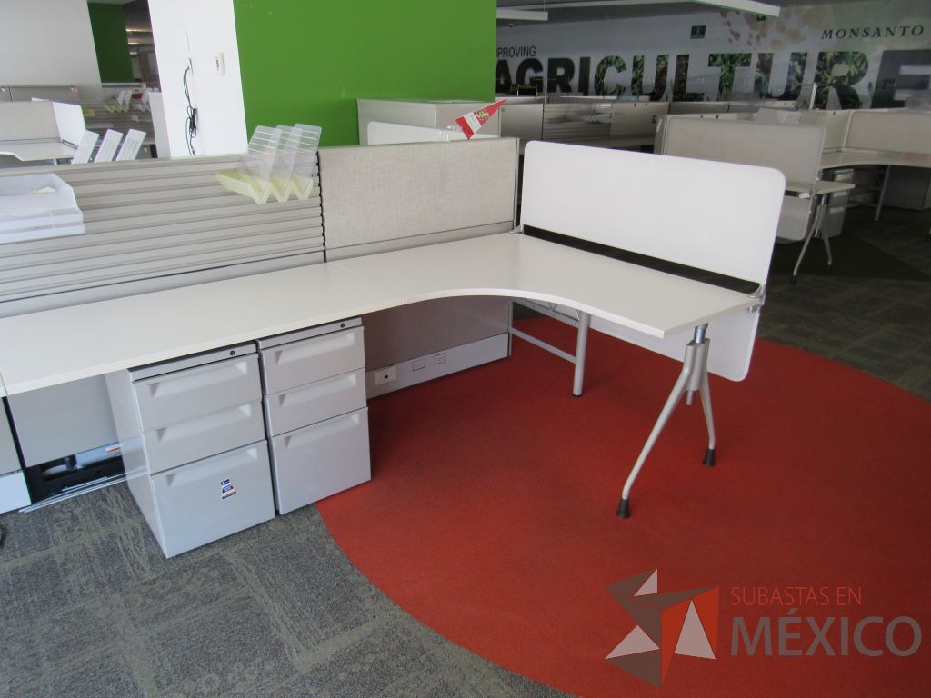 Lote 115 - Estación de trabajo para 4 personas y 4 archiveros de 3 cajones. - Imagen 3