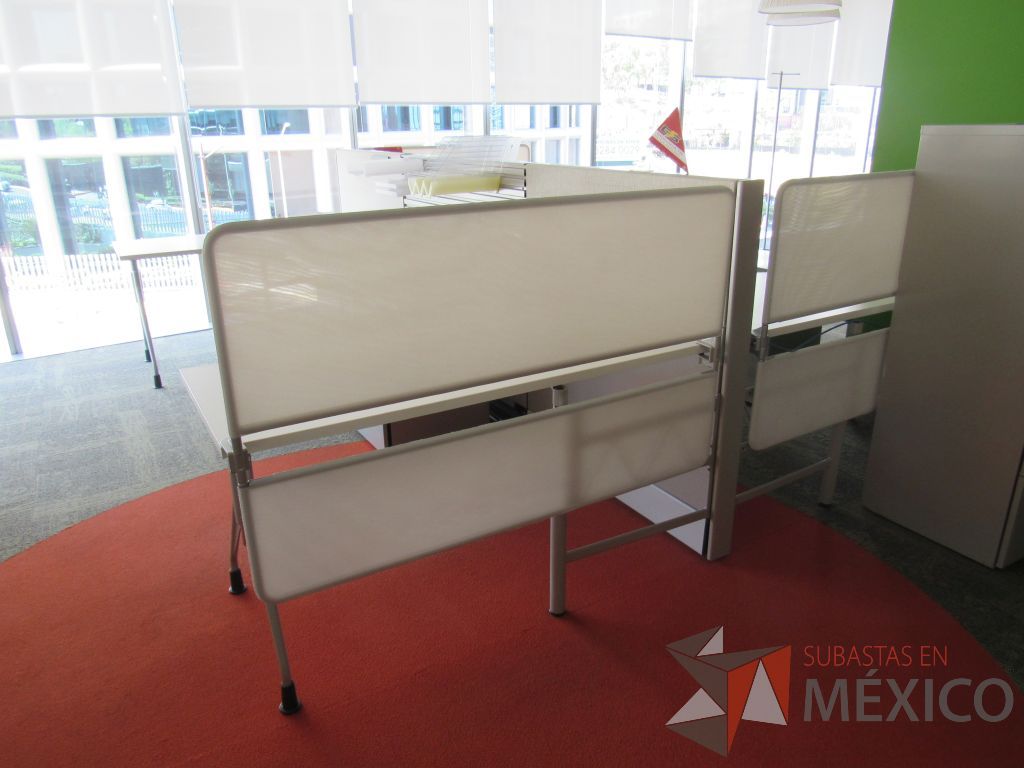 Lote 115 - Estación de trabajo para 4 personas y 4 archiveros de 3 cajones. - Imagen 5