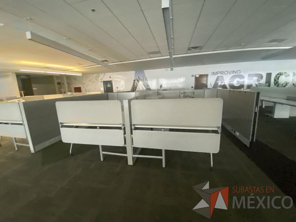 Lote 114 - Estación de trabajo para 8 personas y 7 archiveros de 3 cajones - Imagen 14