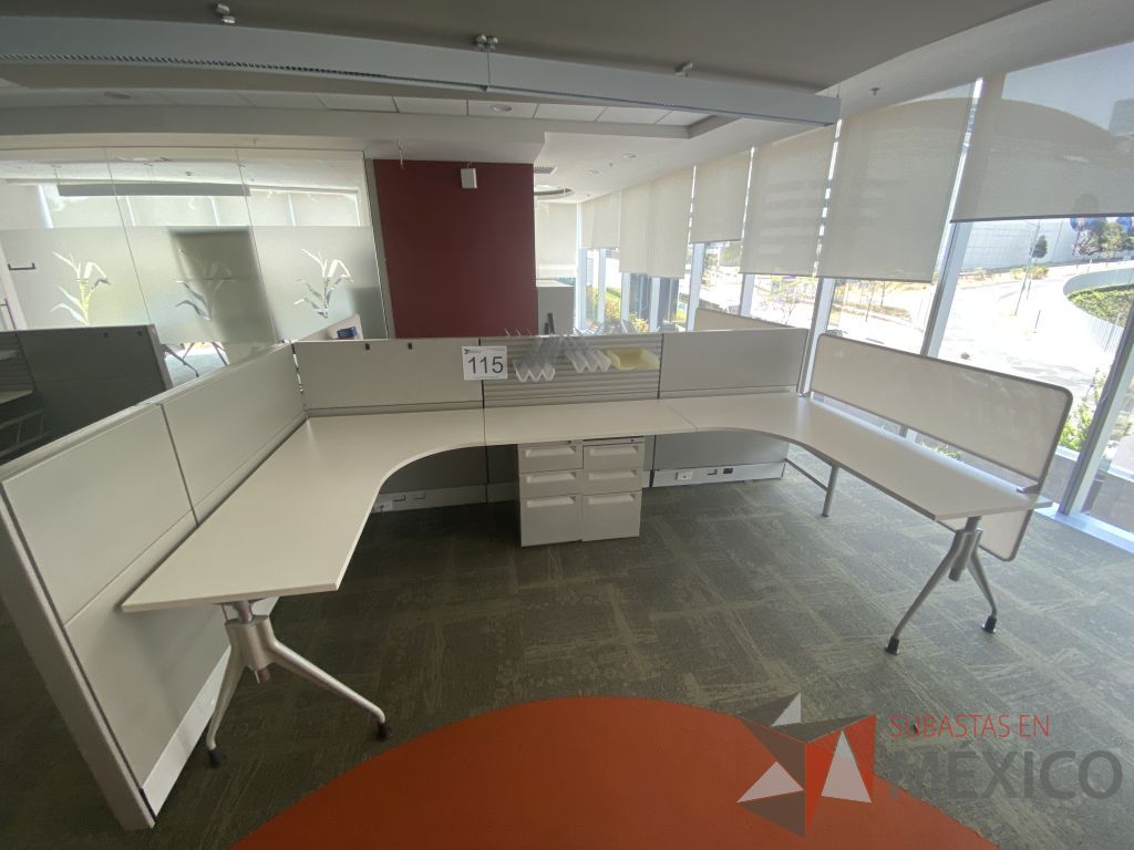 Lote 115 - Estación de trabajo para 4 personas y 4 archiveros de 3 cajones. - Imagen 10