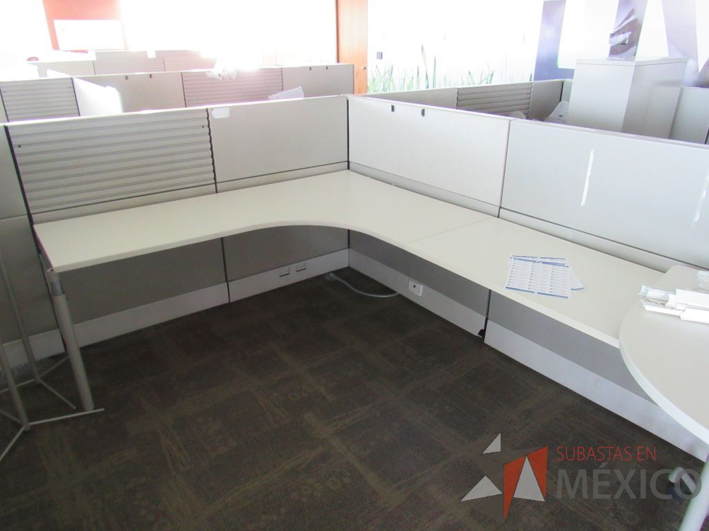 Lote 061 - Estación de trabajo para 2 personas y Credenza con 2 cajones - Imagen 17