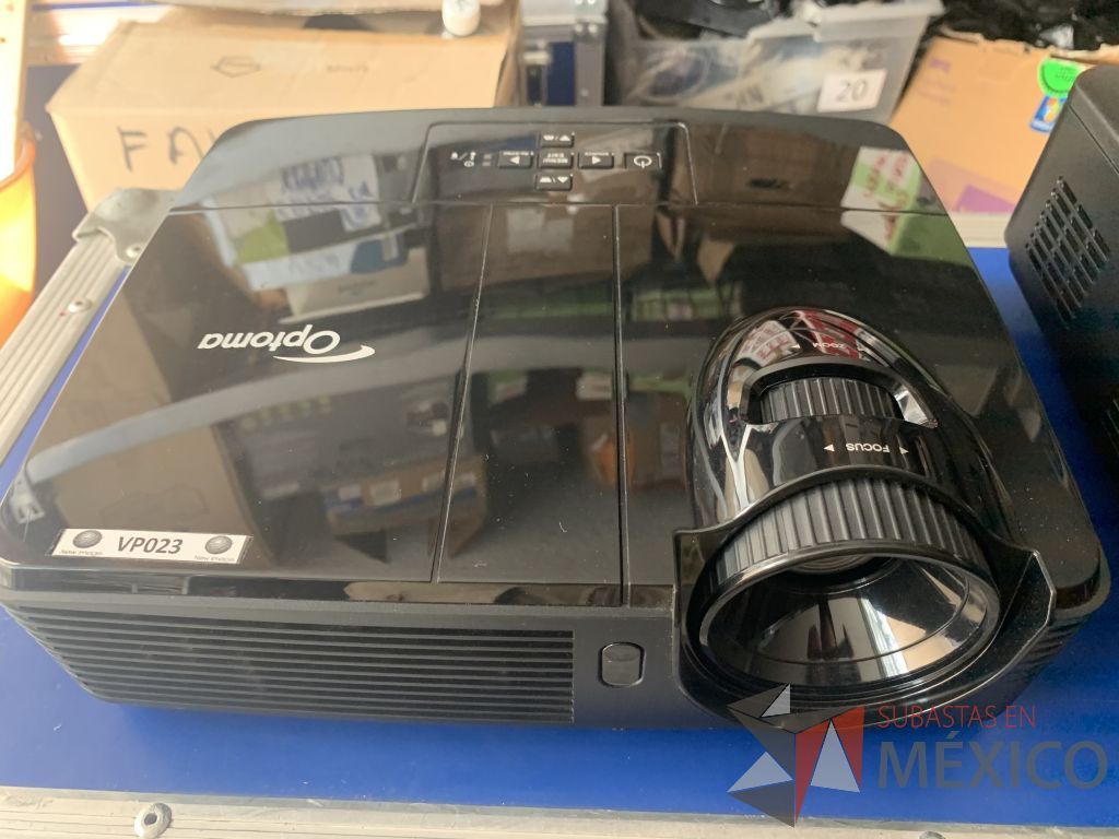 Lote 149 - 2 videoproyectores de 2600 ansilumens con maletin 1 Nec NPV260X y 1 Optoma DS550 - Imagen 2