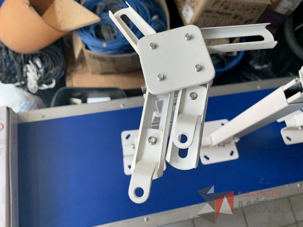 Lote 145 - 2 Soportes de techo para video proyector c/extension hasta 1 mt y 1 soporte de techo para video proyector c/extension hasta 63cms. - Imagen 13