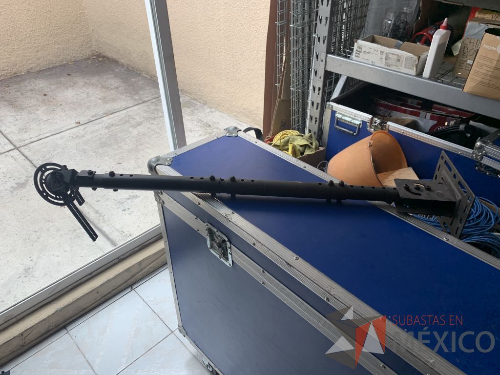Lote 145 - 2 Soportes de techo para video proyector c/extension hasta 1 mt y 1 soporte de techo para video proyector c/extension hasta 63cms. - Imagen 9