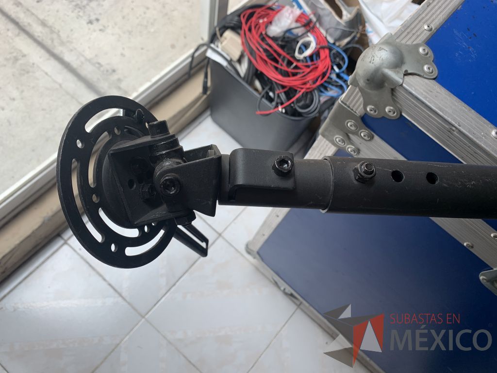 Lote 145 - 2 Soportes de techo para video proyector c/extension hasta 1 mt y 1 soporte de techo para video proyector c/extension hasta 63cms. - Imagen 8