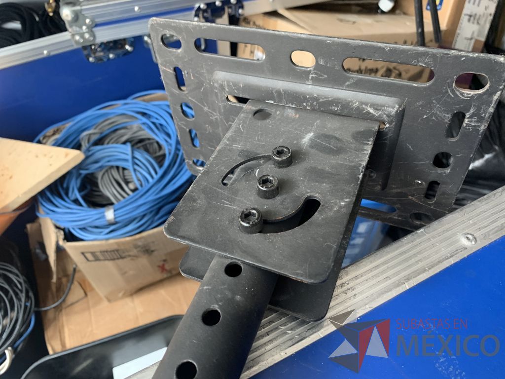 Lote 145 - 2 Soportes de techo para video proyector c/extension hasta 1 mt y 1 soporte de techo para video proyector c/extension hasta 63cms. - Imagen 7
