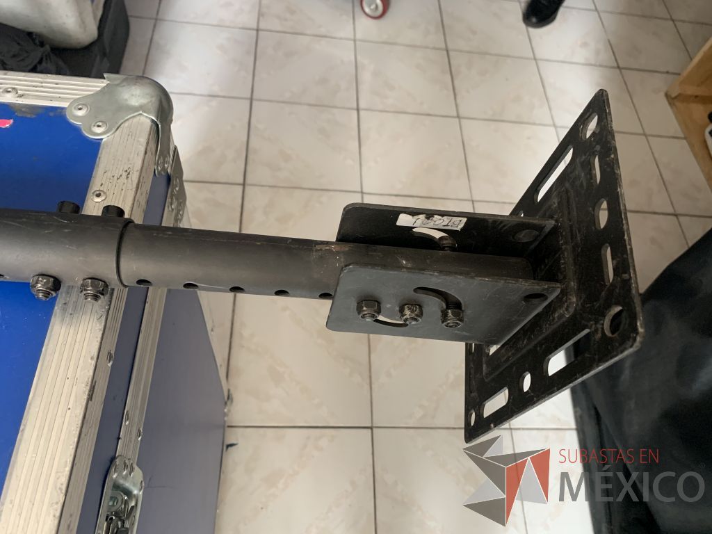 Lote 145 - 2 Soportes de techo para video proyector c/extension hasta 1 mt y 1 soporte de techo para video proyector c/extension hasta 63cms. - Imagen 4