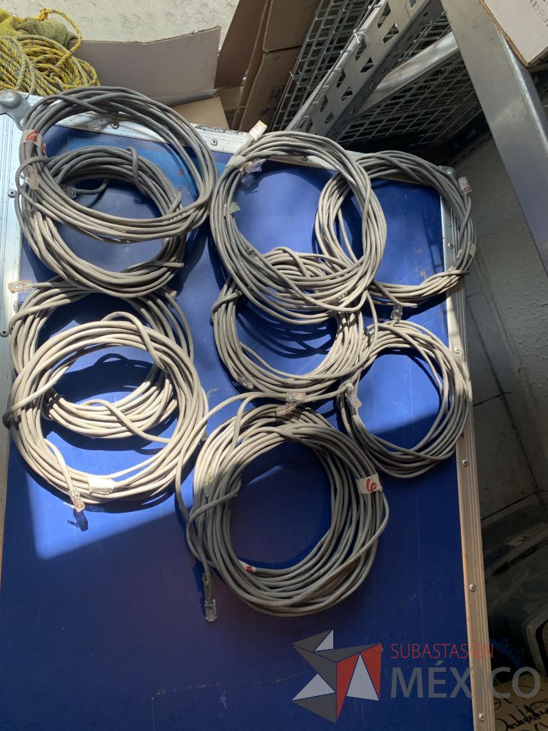 Lote 122 - 1/2 bobina de cable UTP 5E 160 mts aprox. Marca WAM y 39 cales gris de datos marca Cooper - Imagen 19