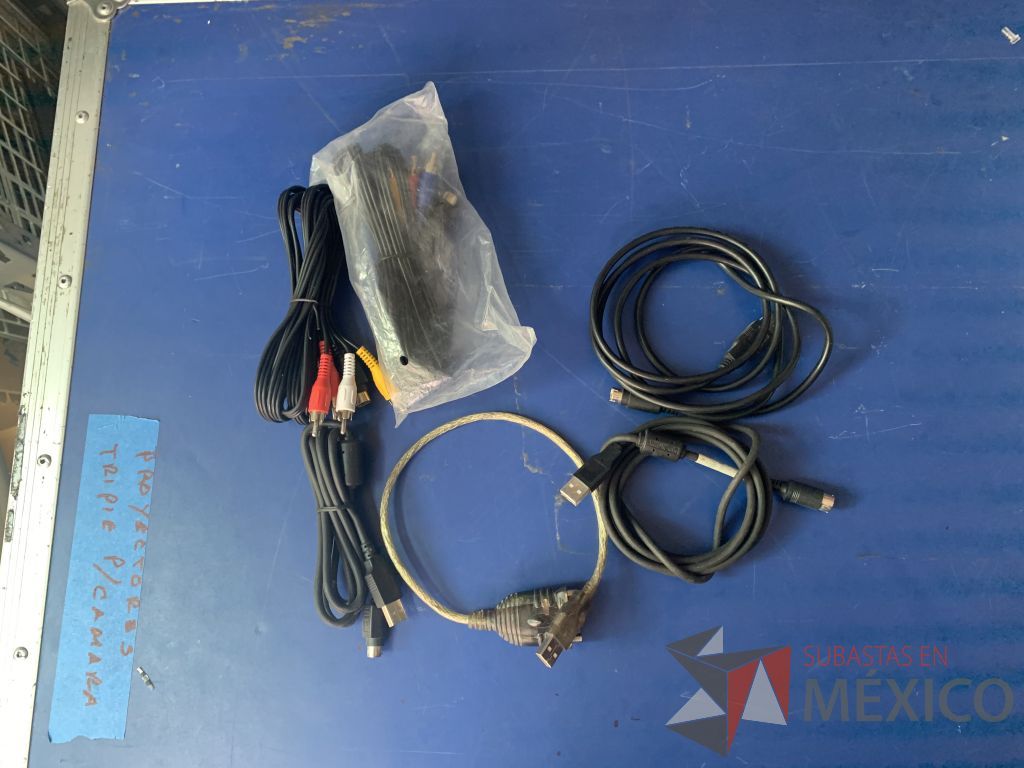 Lote 117 - 60 Cables varias terminales ( DVI, S-video,Mini Din,USB ) varias medidas - Imagen 22