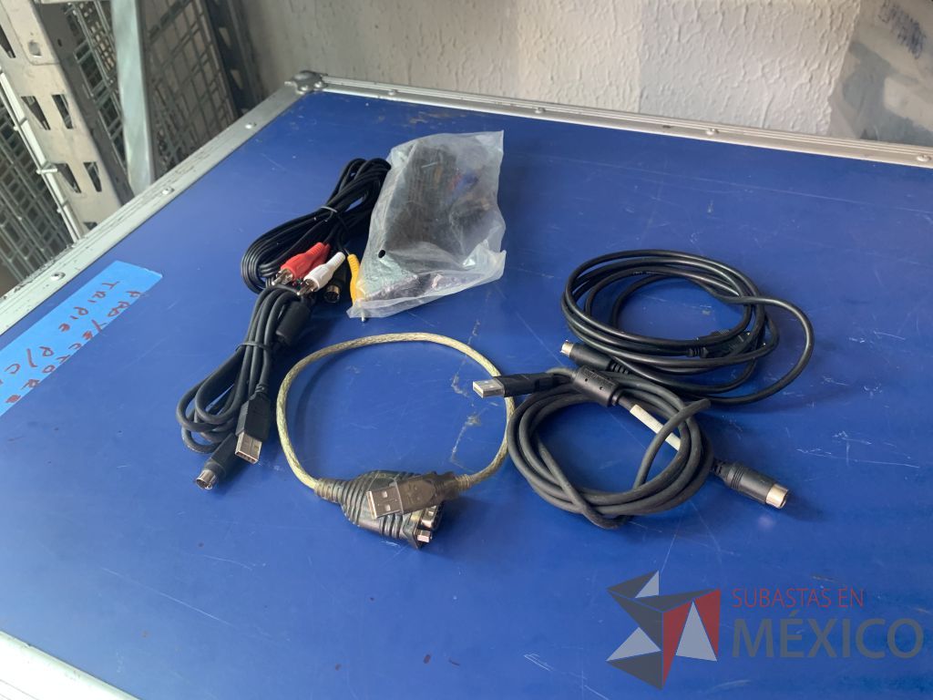 Lote 117 - 60 Cables varias terminales ( DVI, S-video,Mini Din,USB ) varias medidas - Imagen 23