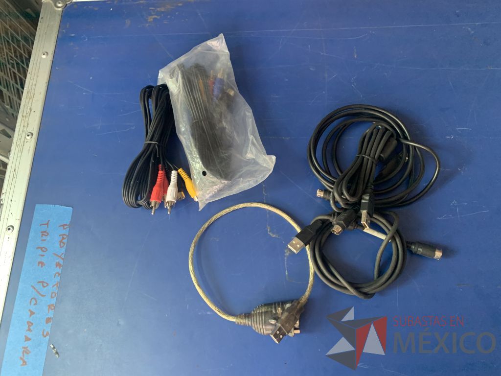 Lote 117 - 60 Cables varias terminales ( DVI, S-video,Mini Din,USB ) varias medidas - Imagen 24