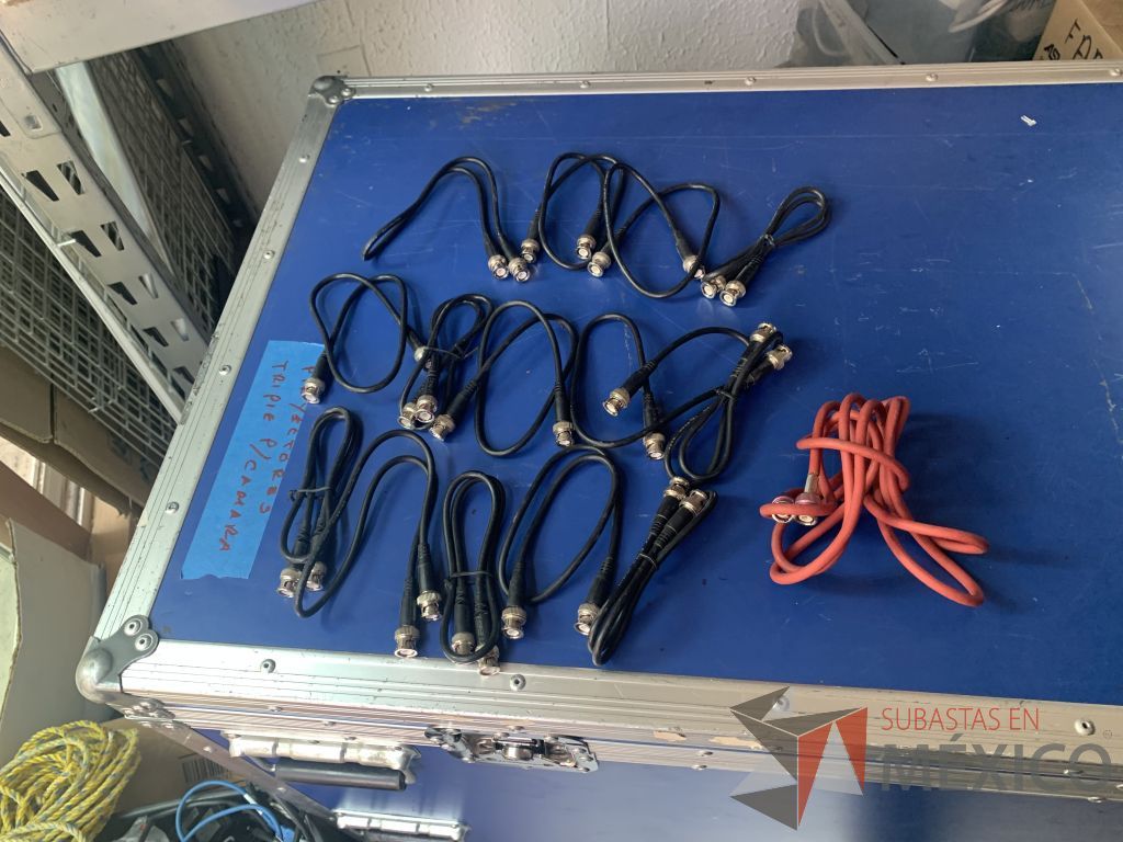 Lote 117 - 60 Cables varias terminales ( DVI, S-video,Mini Din,USB ) varias medidas - Imagen 15