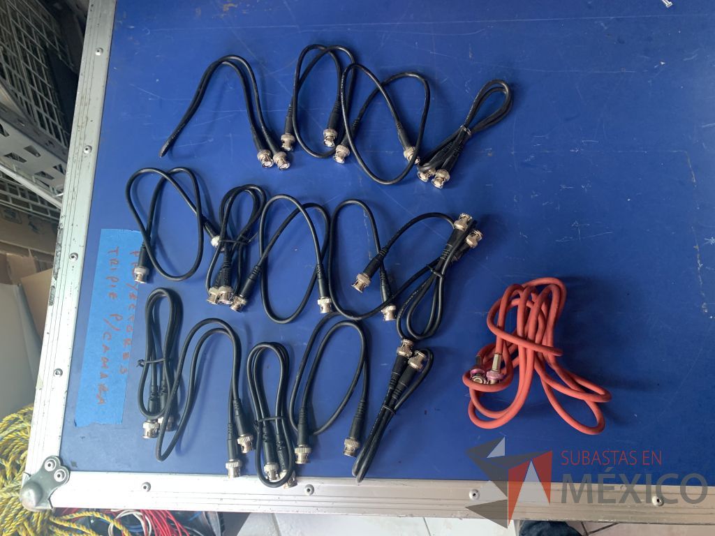 Lote 117 - 60 Cables varias terminales ( DVI, S-video,Mini Din,USB ) varias medidas - Imagen 16