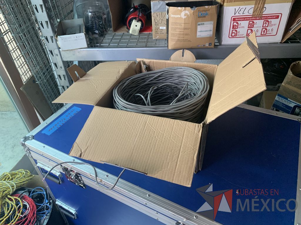 Lote 122 - 1/2 bobina de cable UTP 5E 160 mts aprox. Marca WAM y 39 cales gris de datos marca Cooper - Imagen 5