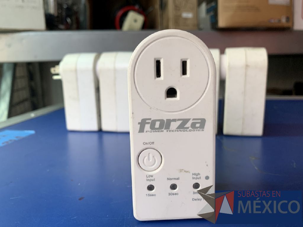 Lote 139 - 18 supresores de pico Forza c/ boton restablecedor y 1 Tripp-Lite Spikecube