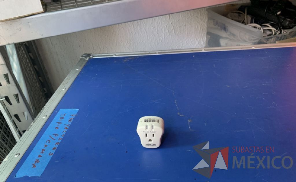 Lote 139 - 18 supresores de pico Forza c/ boton restablecedor y 1 Tripp-Lite Spikecube - Imagen 4