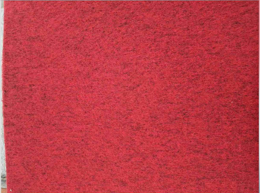Lote 044 - 6 piezas de alfombra modular color rojo y 12 de piezas de alfombra modular color naranja, 1.6 m2