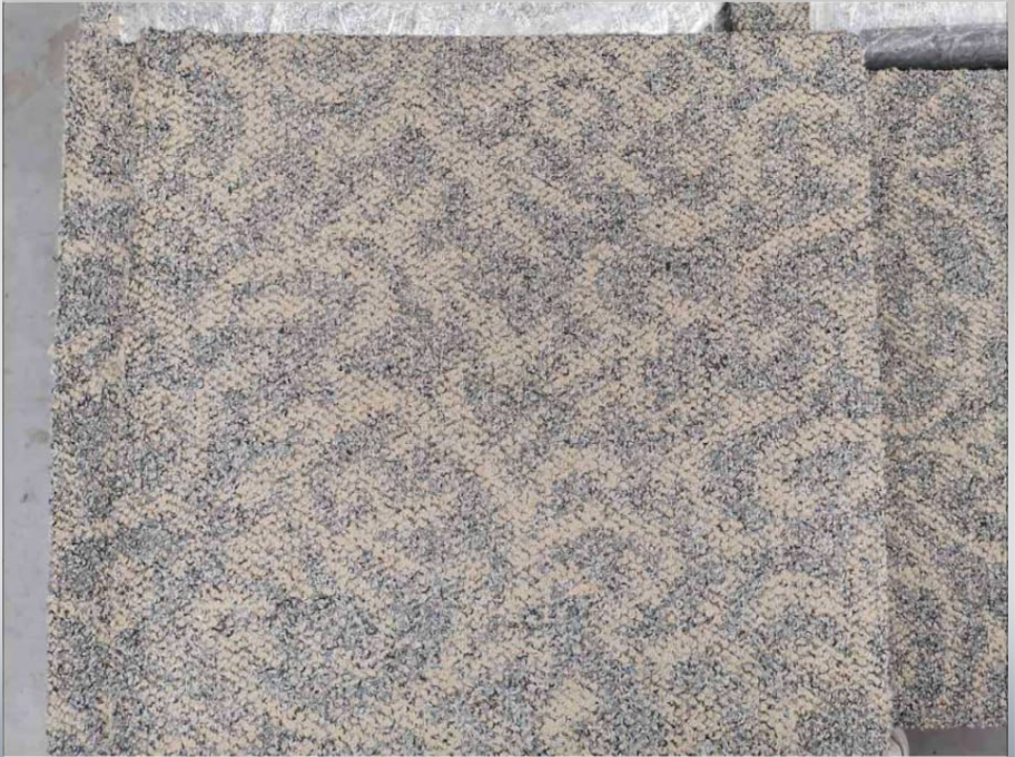 Lote 034 -62 piezas de alfombra modular amarillo y azul, 18.3 m2