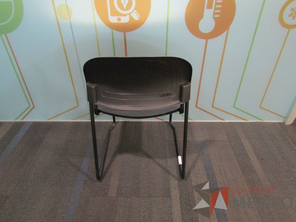 Lote 027 - Silla de visita con 4 patas metálicas, asiento y respaldo liso color negro - Imagen 5