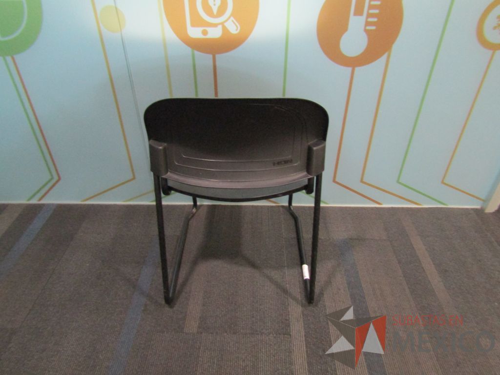 Lote 027 - Silla de visita con 4 patas metálicas, asiento y respaldo liso color negro - Imagen 4