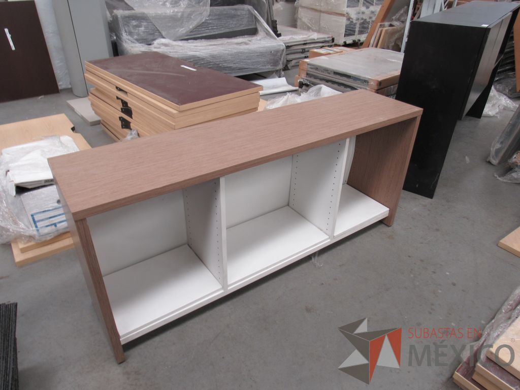 Lote 011 - Credenza con 2 entrepaños - Imagen 2