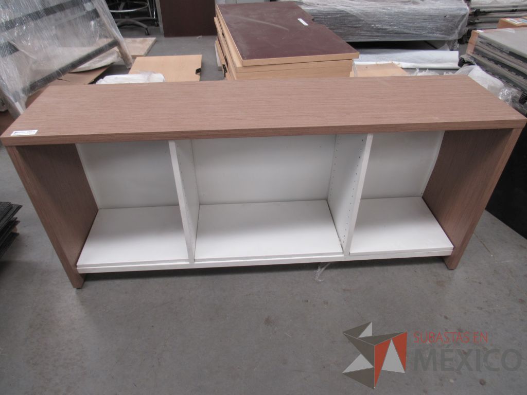 Lote 011 - Credenza con 2 entrepaños - Imagen 4