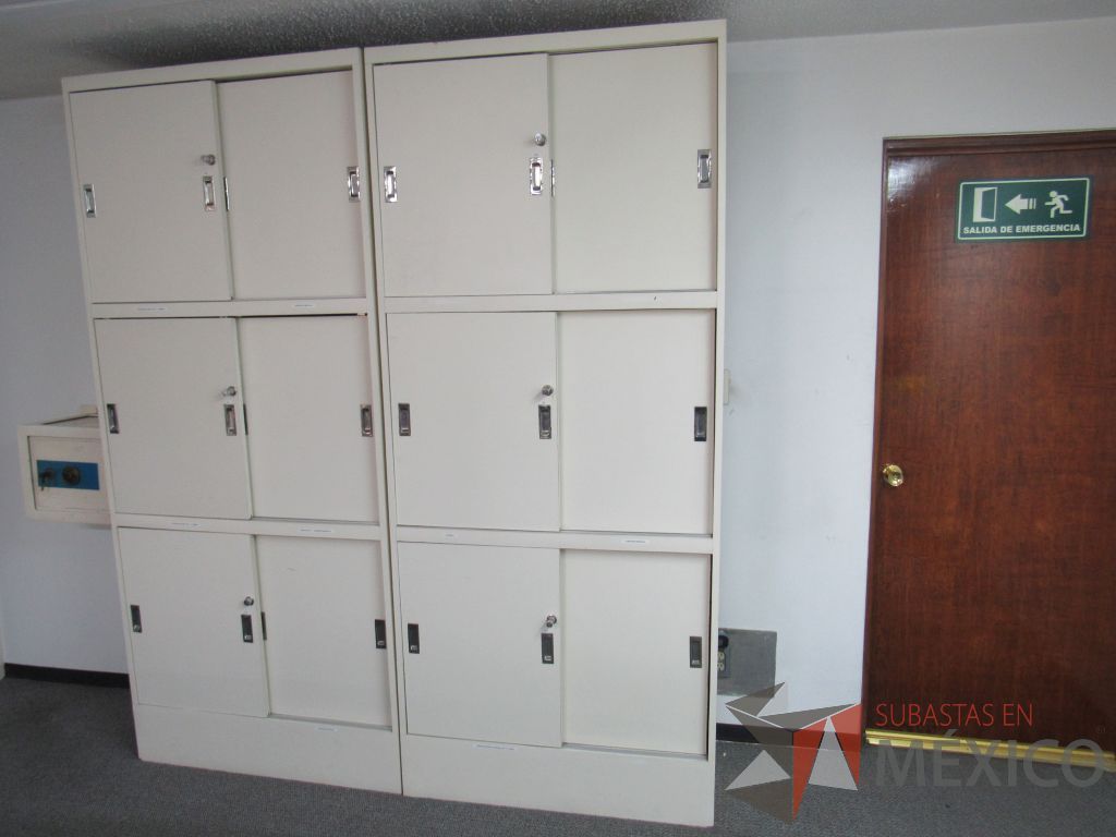 Lote 050 - Gabinete tipo madera con 6 puertas y 3 entrepaños color blanco - Imagen 2