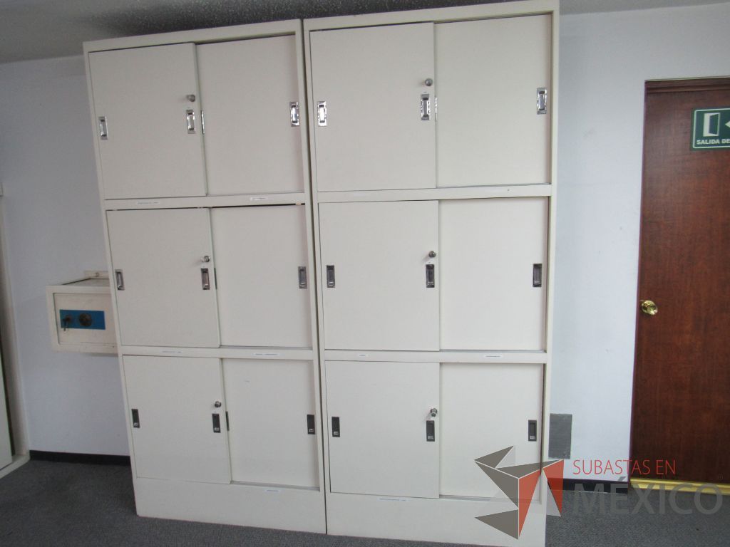 Lote 050 - Gabinete tipo madera con 6 puertas y 3 entrepaños color blanco - Imagen 3