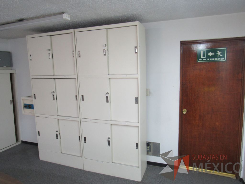 Lote 050 - Gabinete tipo madera con 6 puertas y 3 entrepaños color blanco - Imagen 4