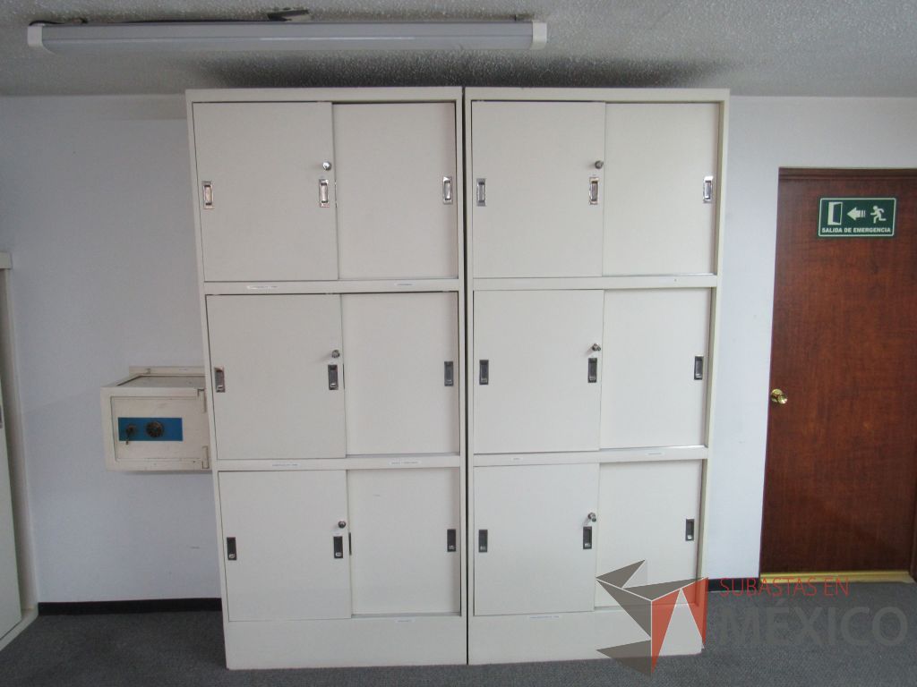 Lote 050 - Gabinete tipo madera con 6 puertas y 3 entrepaños color blanco - Imagen 5