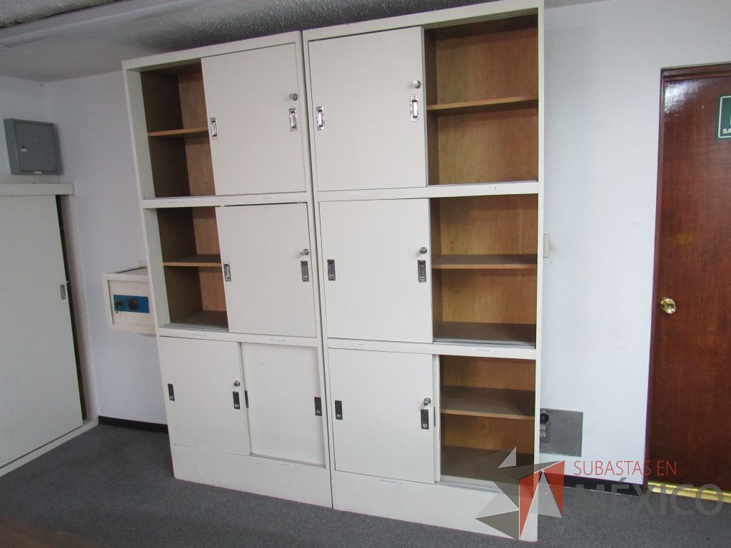 Lote 050 - Gabinete tipo madera con 6 puertas y 3 entrepaños color blanco - Imagen 7
