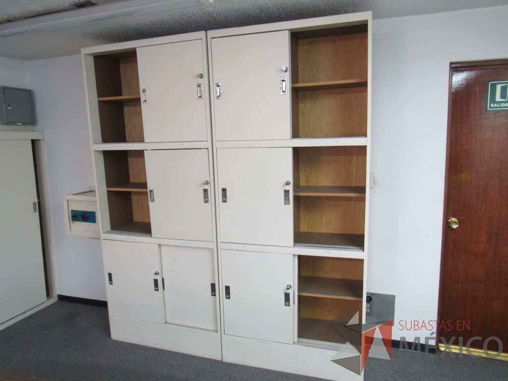 Lote 050 - Gabinete tipo madera con 6 puertas y 3 entrepaños color blanco