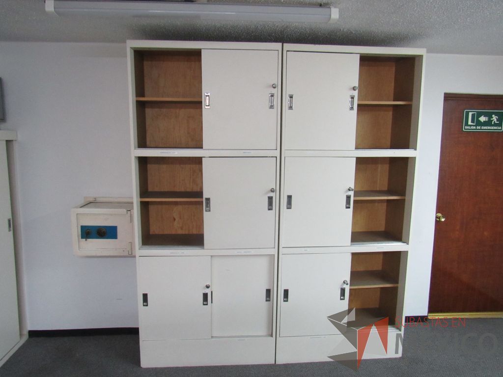 Lote 050 - Gabinete tipo madera con 6 puertas y 3 entrepaños color blanco - Imagen 9