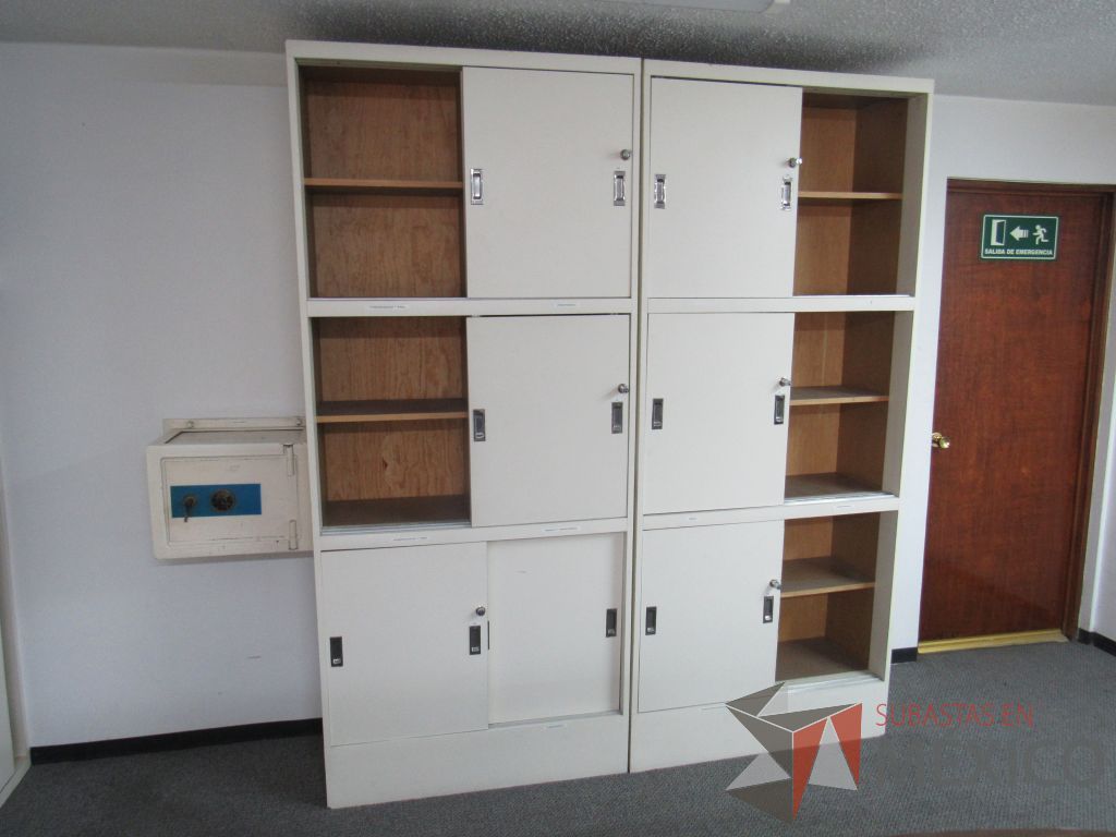 Lote 050 - Gabinete tipo madera con 6 puertas y 3 entrepaños color blanco - Imagen 10