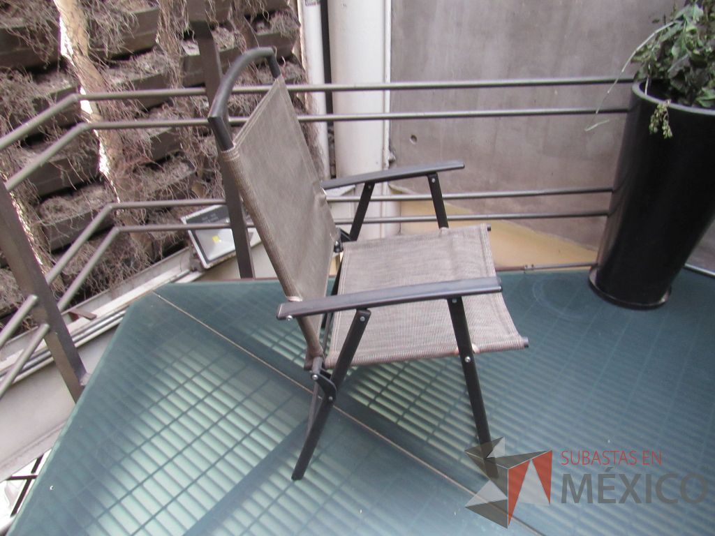 Lote 043 - Mesa para terraza con 4 sillas - Imagen 8