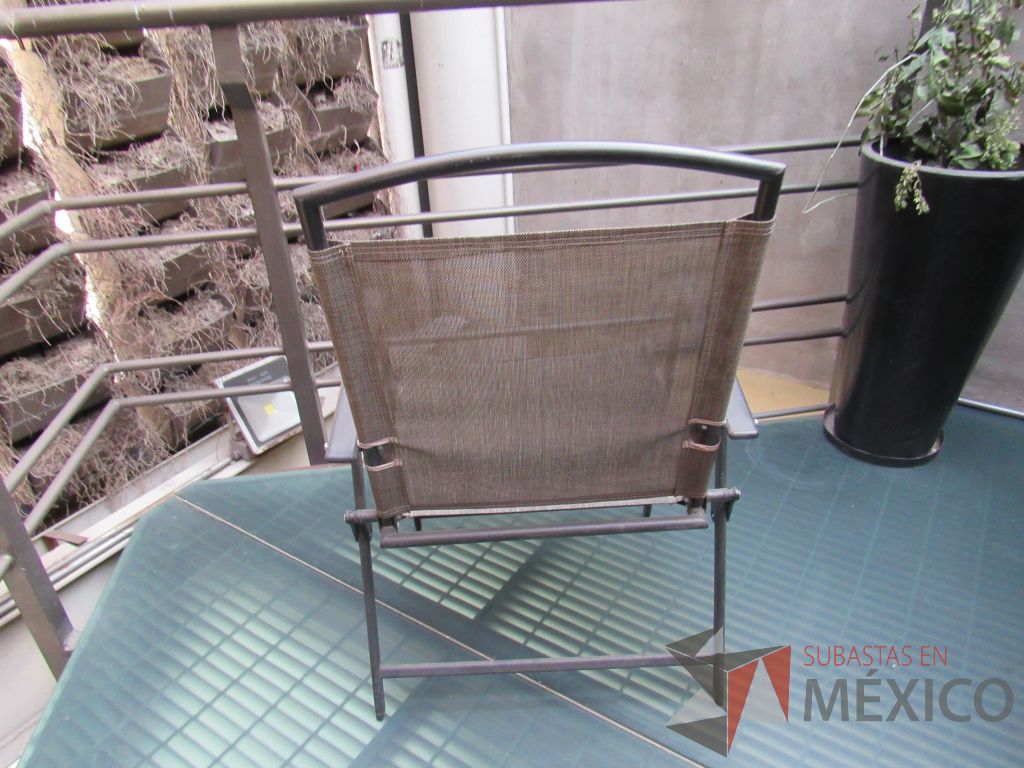 Lote 043 - Mesa para terraza con 4 sillas - Imagen 6