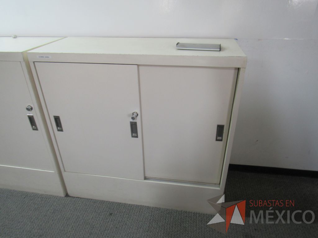 Lote 066 - Gabinete tipo madera con 2 puertas y 1 entrepaño color blanco - Imagen 5