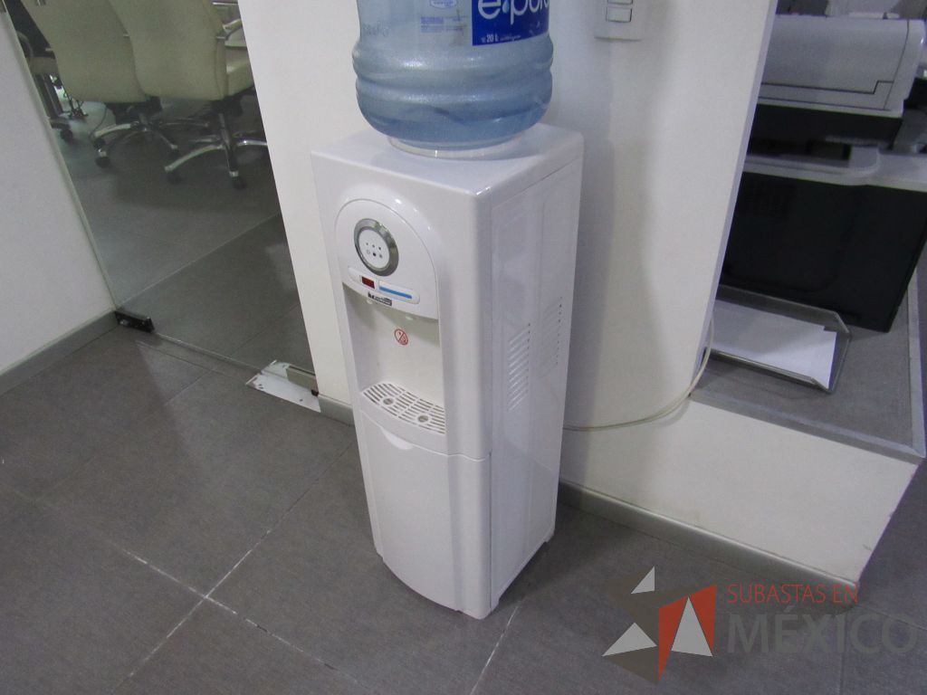 Lote 042 - Despachador de agua, Marca: Everstar - Imagen 6