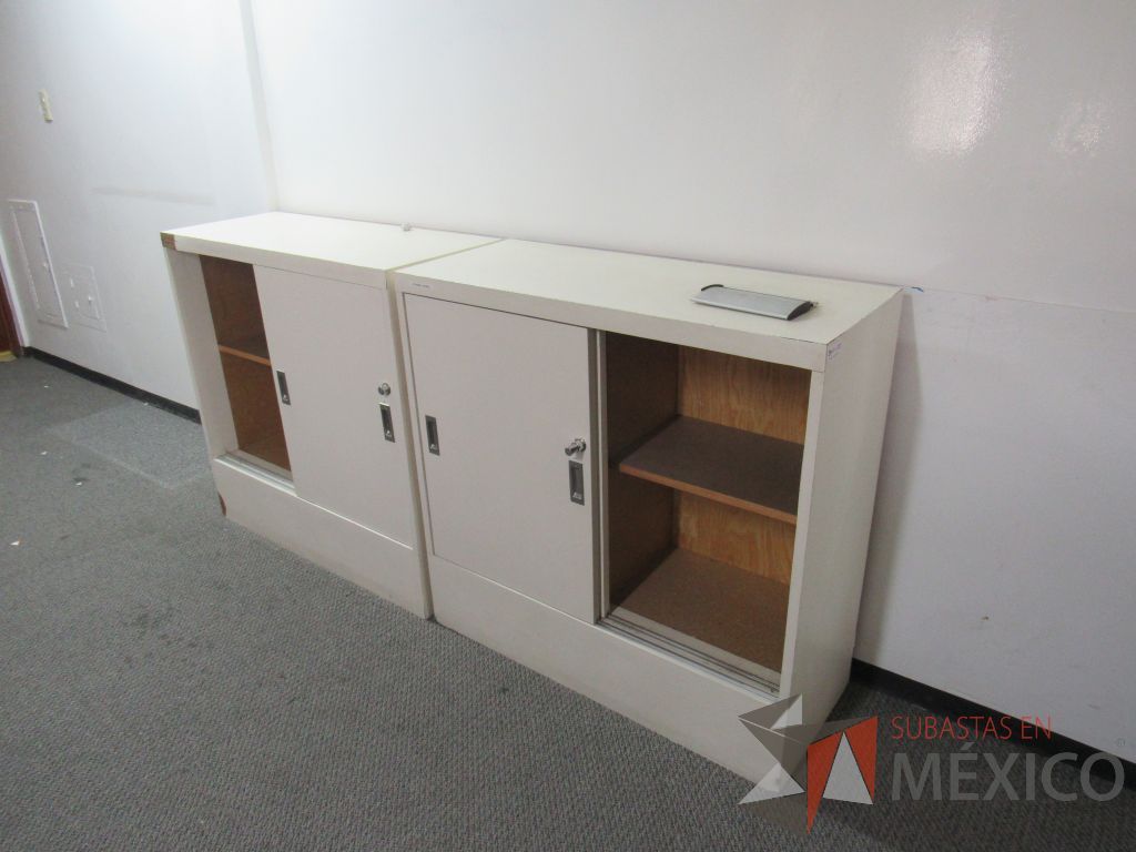 Lote 066 - Gabinete tipo madera con 2 puertas y 1 entrepaño color blanco