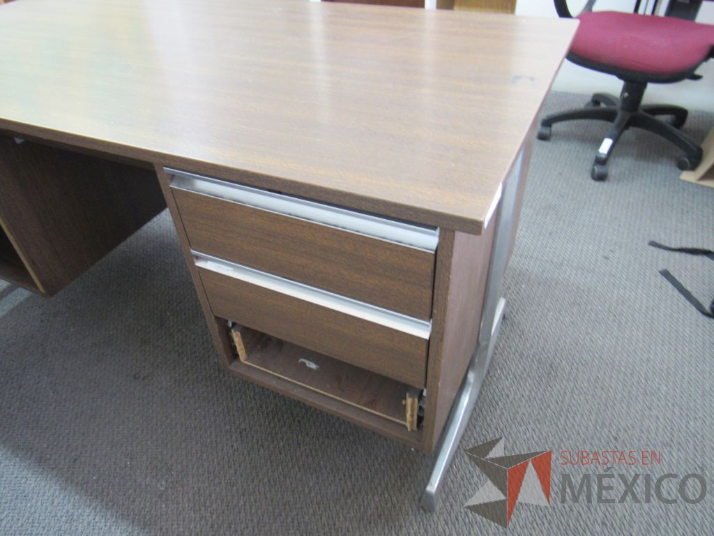 Lote 025 - Escritorio en escuadra tipo madera con base metálica y archivero vertical de 3 cajones - Imagen 12