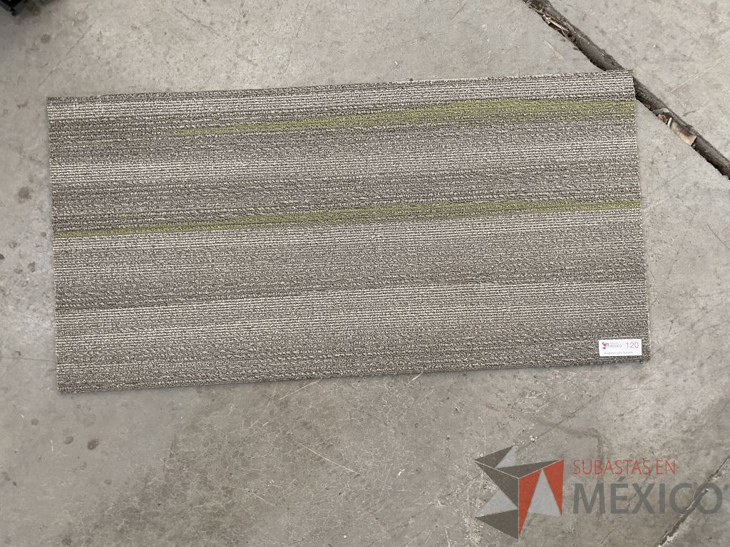 Lote 046 - 77 piezas de alfombra modular color gris, Modelo: Mergetile 59167, 29.2 m2 - Imagen 2