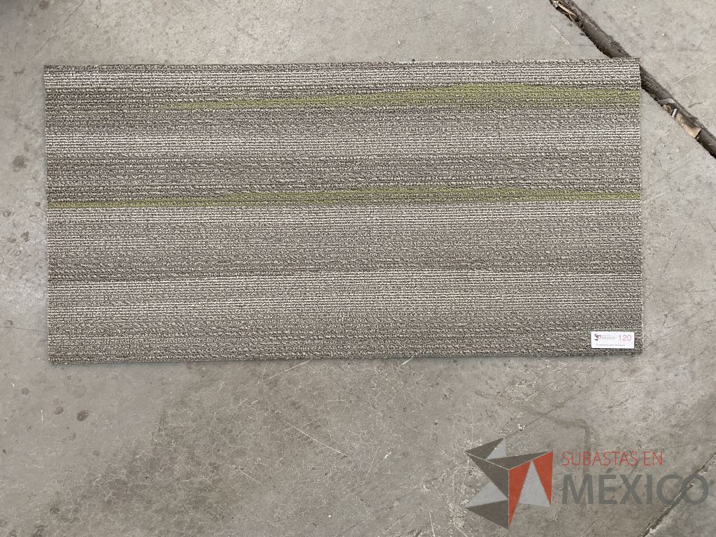 Lote 046 - 77 piezas de alfombra modular color gris, Modelo: Mergetile 59167, 29.2 m2 - Imagen 3