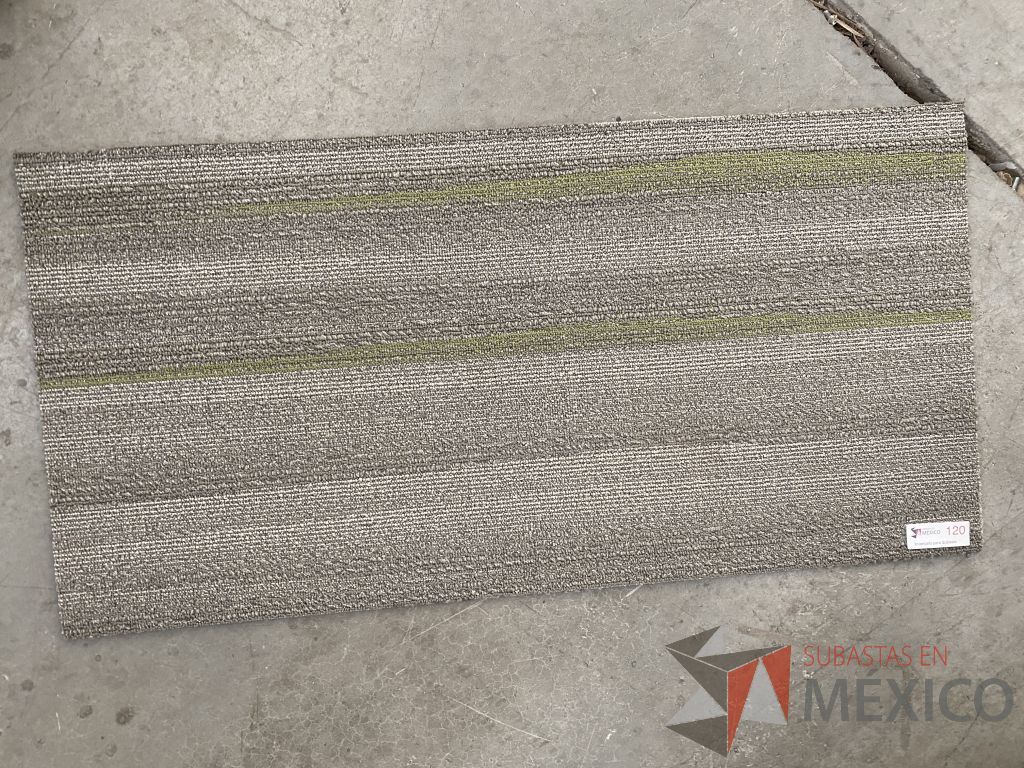 Lote 046 - 77 piezas de alfombra modular color gris, Modelo: Mergetile 59167, 29.2 m2 - Imagen 4